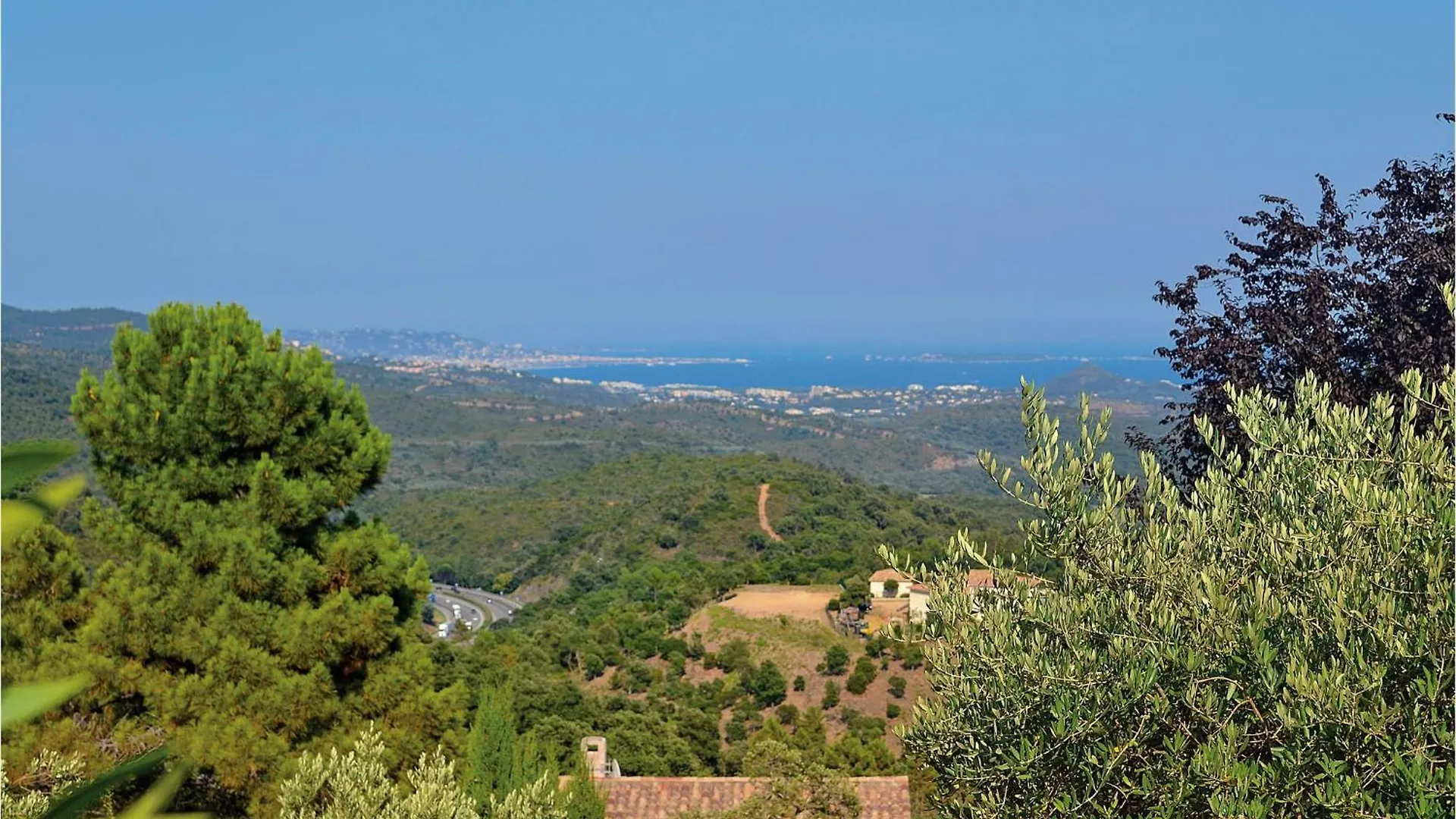 Nice Home In Les Adrets D Lesterel With Kitchen Saint-Jean-de-l'Esterel France