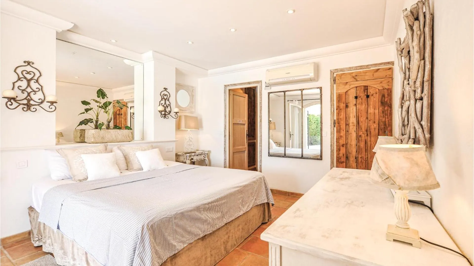 Nice Home In Les Adrets D Lesterel With Kitchen Saint-Jean-de-l'Esterel 0*,