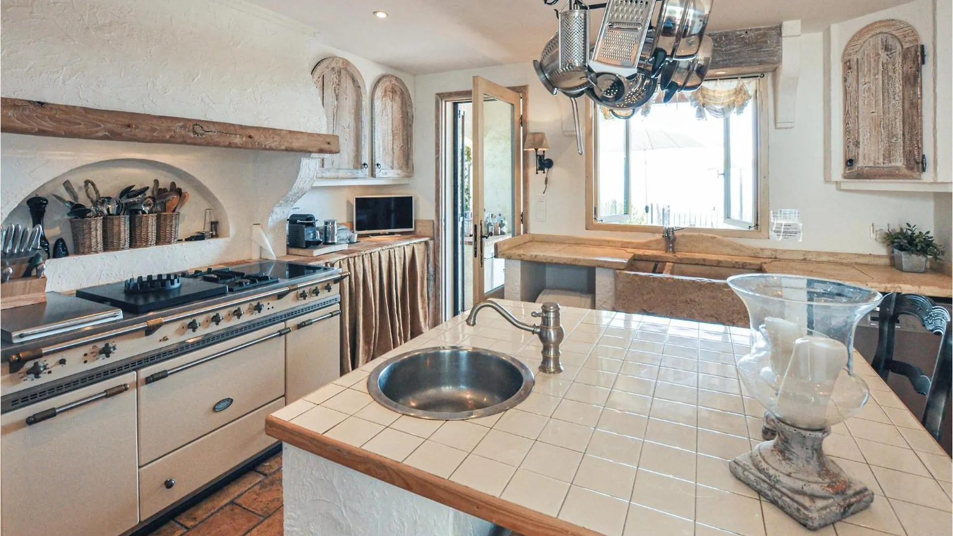 Nice Home In Les Adrets D Lesterel With Kitchen Saint-Jean-de-l'Esterel 0*,  France