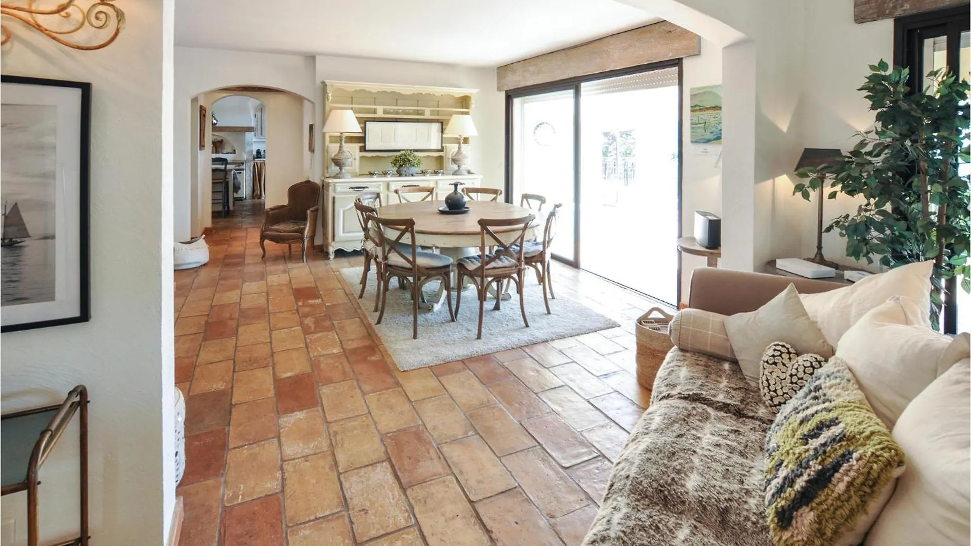 Nice Home In Les Adrets D Lesterel With Kitchen Saint-Jean-de-l'Esterel