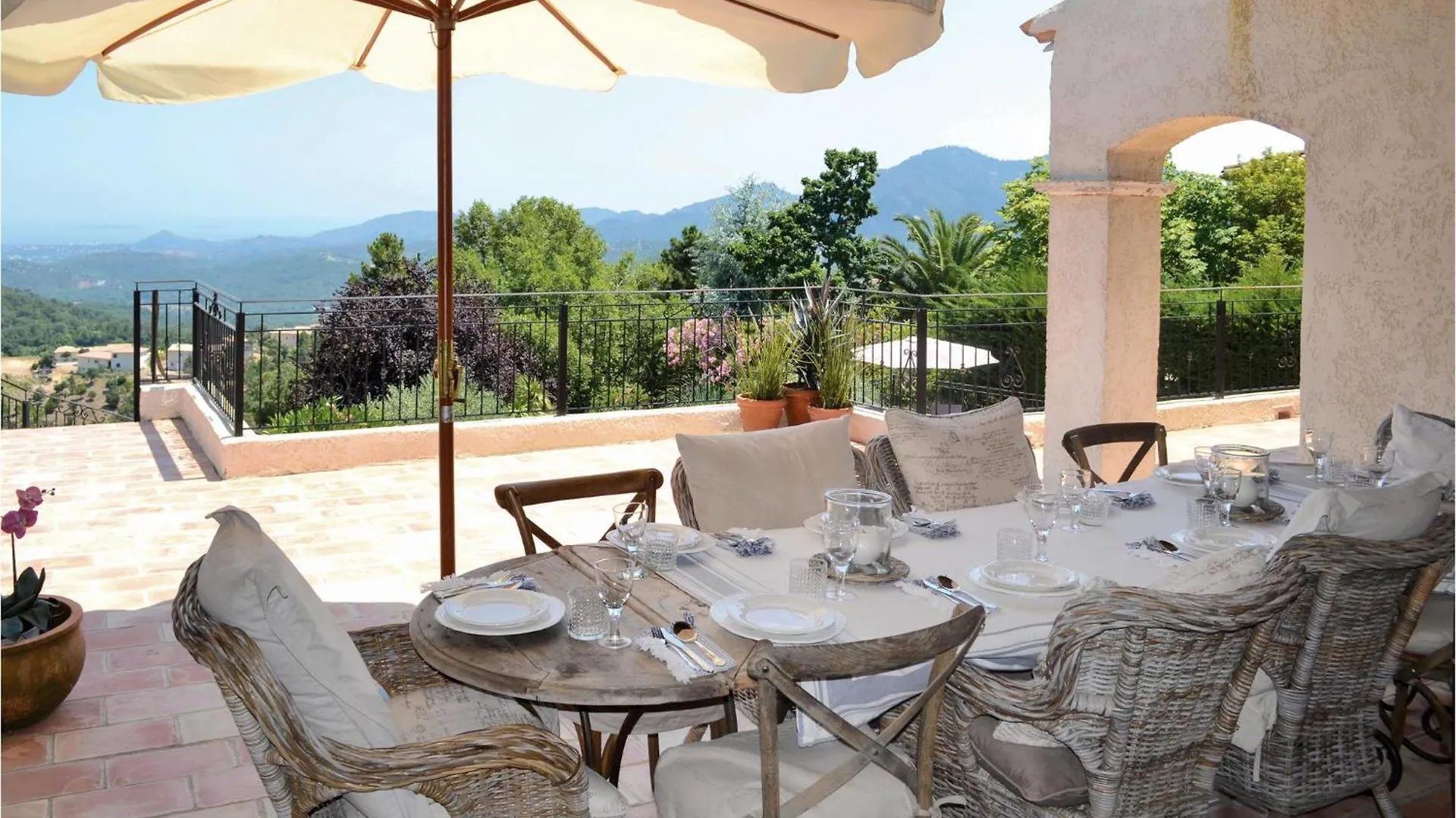 Nice Home In Les Adrets D Lesterel With Kitchen Saint-Jean-de-l'Esterel