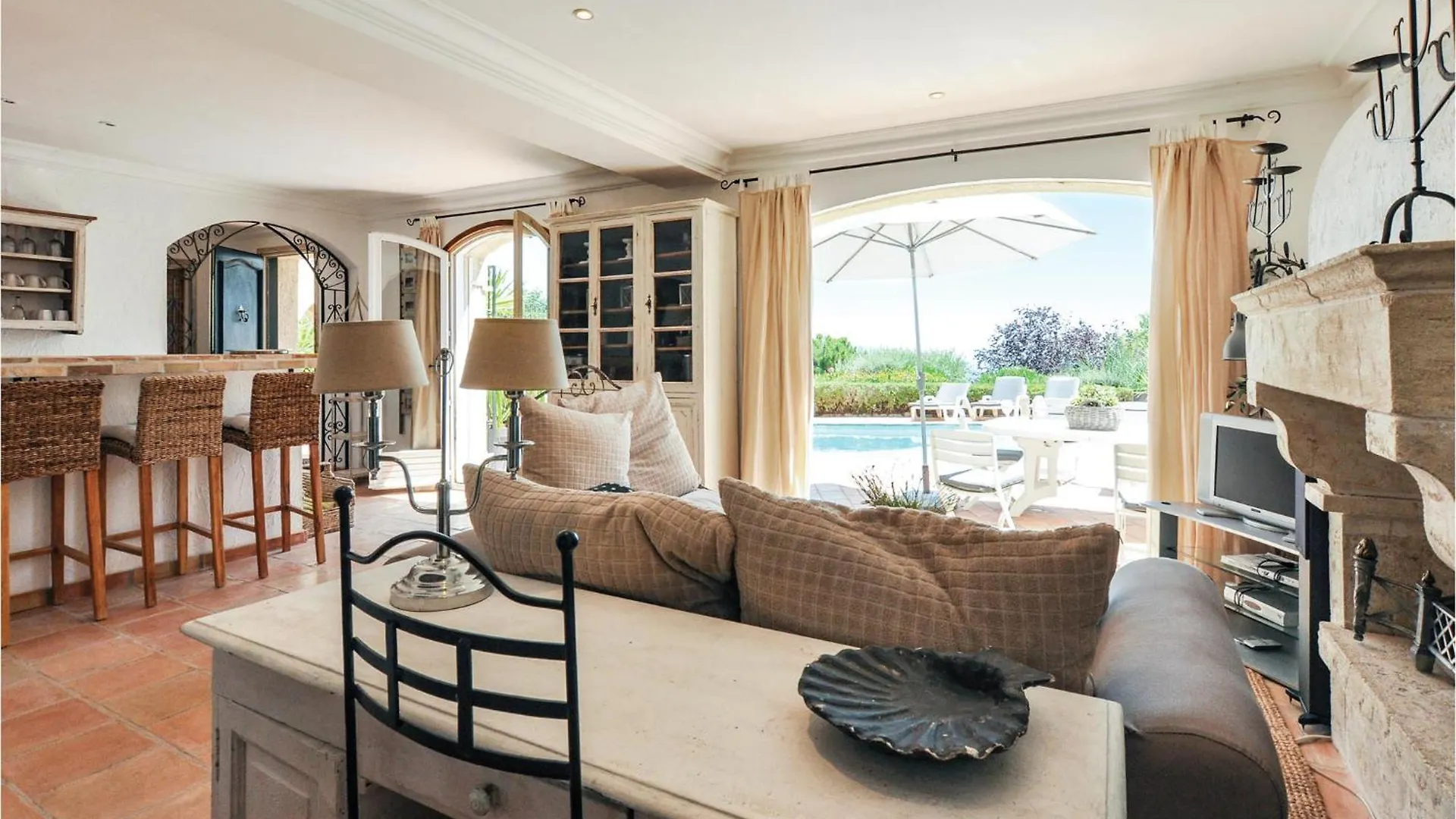 Nice Home In Les Adrets D Lesterel With Kitchen Saint-Jean-de-l'Esterel 0*,